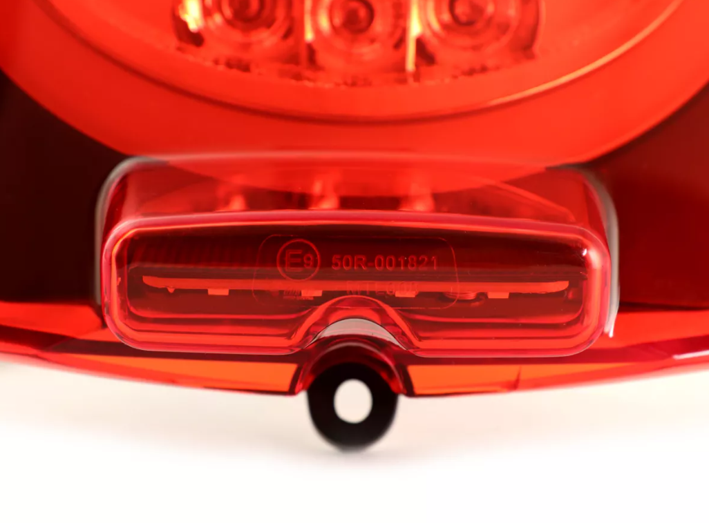 Faro fanale stop posteriore led rosso Piaggio Vespa GTS 125 250 300 2014-2018