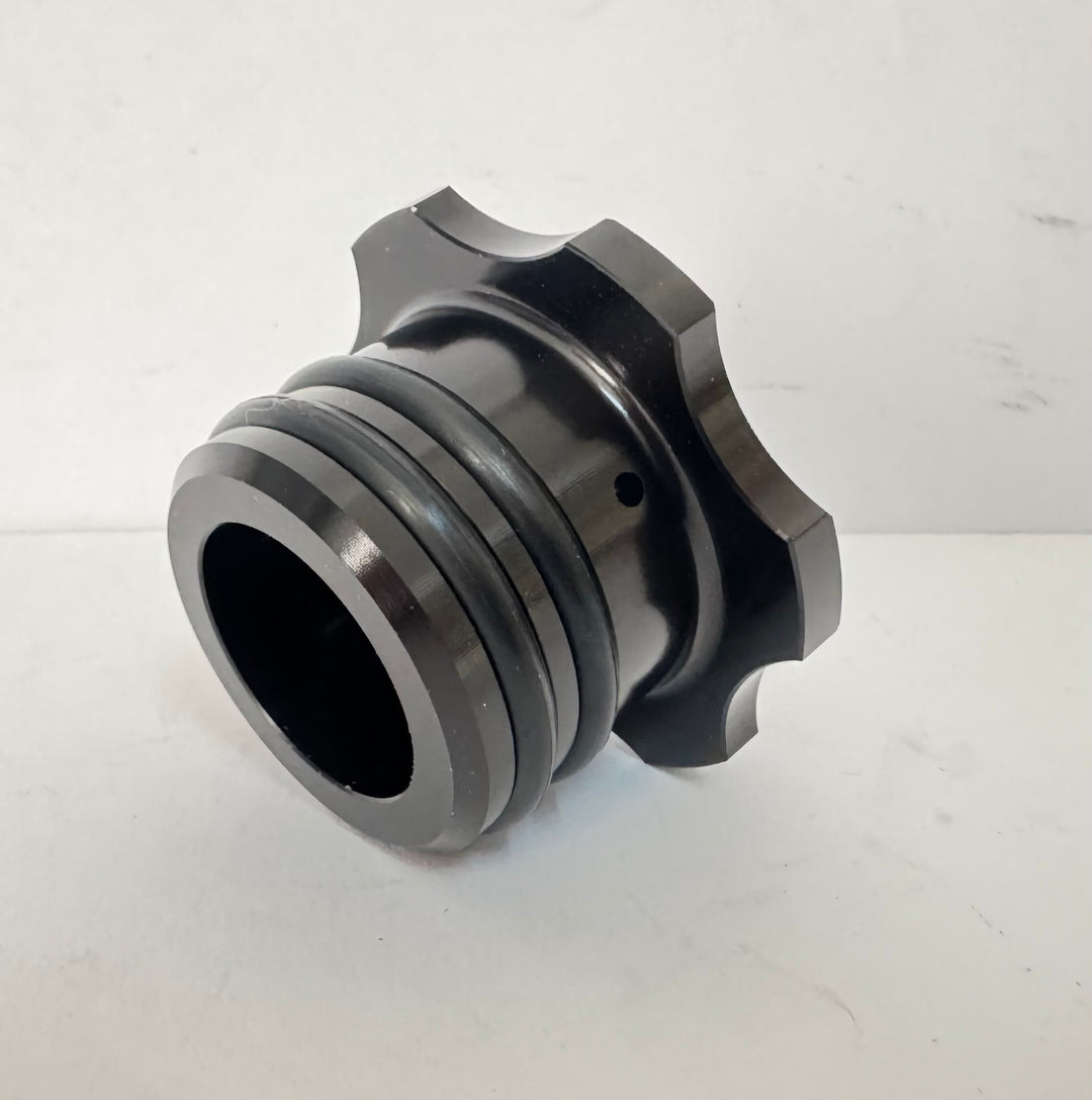 Tappo serbatoio nero in CNC con doppio oring per Piaggio Ciao