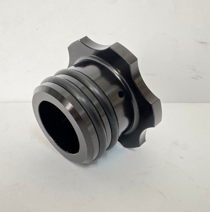 Tappo serbatoio nero in CNC con doppio oring per Piaggio Ciao
